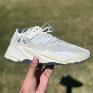 Yeezy 700 Analog